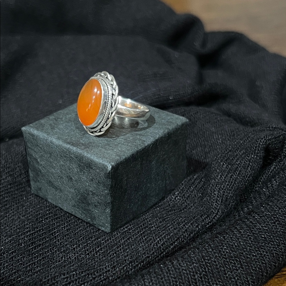 Carnelian stone Sterling Silver Ring
Size 6.5